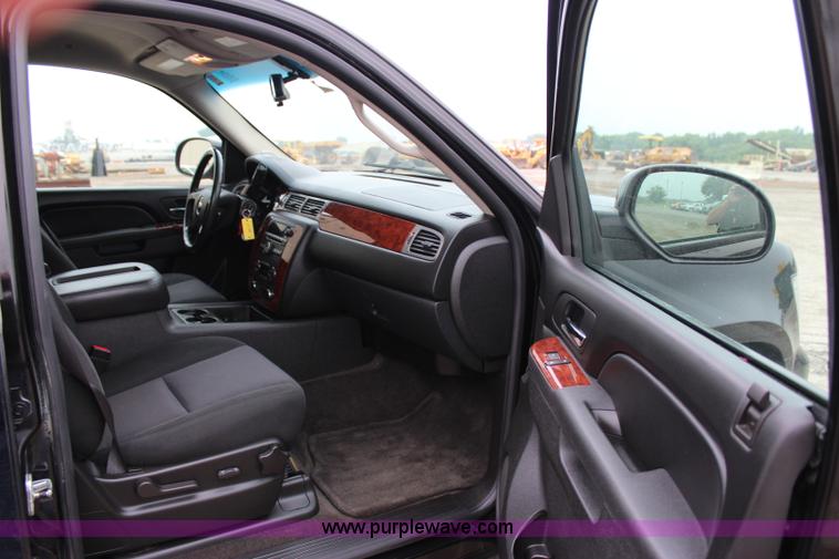 image for item I1621 2010 Chevrolet Tahoe LS SUV