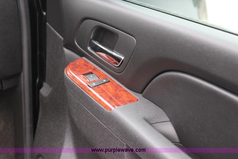 image for item I1621 2010 Chevrolet Tahoe LS SUV