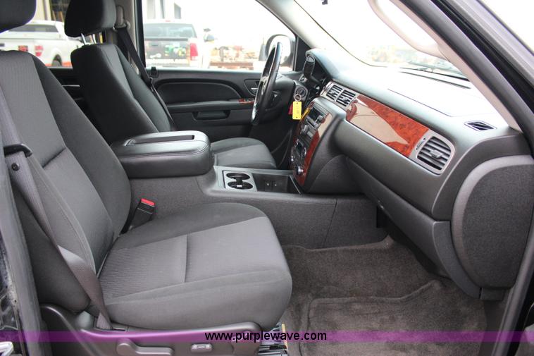 image for item I1621 2010 Chevrolet Tahoe LS SUV