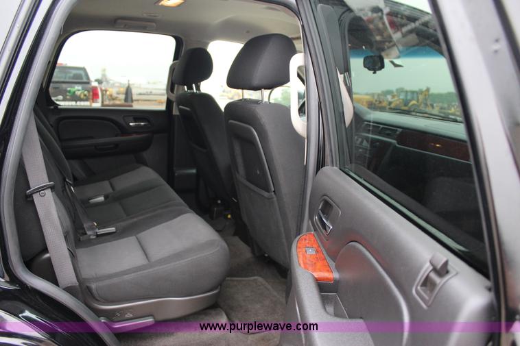 image for item I1621 2010 Chevrolet Tahoe LS SUV