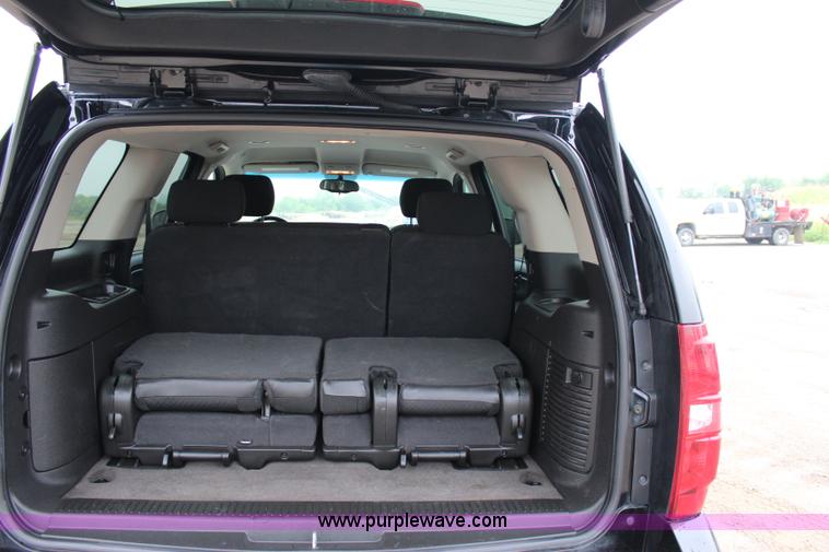 image for item I1621 2010 Chevrolet Tahoe LS SUV