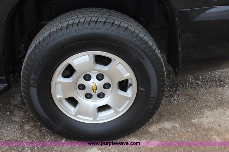 image for item I1621 2010 Chevrolet Tahoe LS SUV