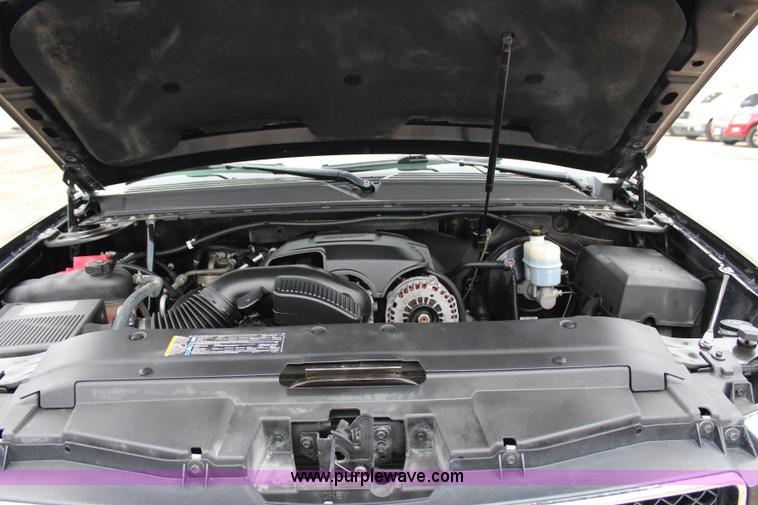 image for item I1621 2010 Chevrolet Tahoe LS SUV