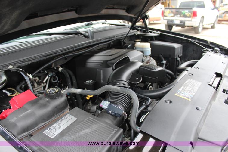 image for item I1621 2010 Chevrolet Tahoe LS SUV