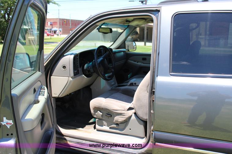 image for item I1634 2001 Chevrolet Tahoe LS SUV