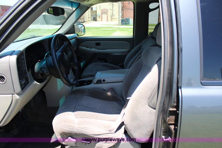 image for item I1634 2001 Chevrolet Tahoe LS SUV