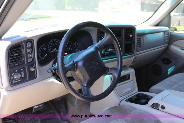 image for item I1634 2001 Chevrolet Tahoe LS SUV