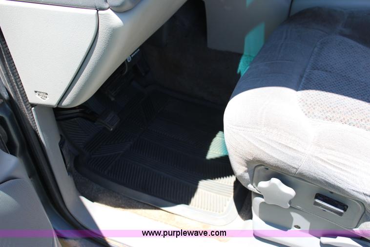 image for item I1634 2001 Chevrolet Tahoe LS SUV