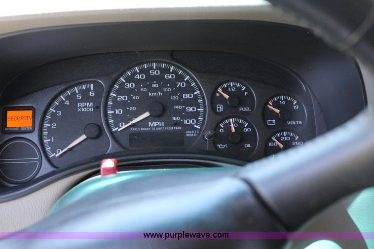 image for item I1634 2001 Chevrolet Tahoe LS SUV