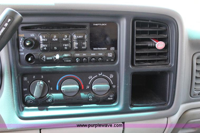 image for item I1634 2001 Chevrolet Tahoe LS SUV