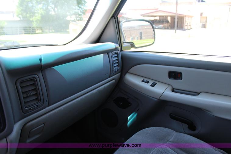 image for item I1634 2001 Chevrolet Tahoe LS SUV