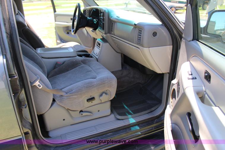 image for item I1634 2001 Chevrolet Tahoe LS SUV