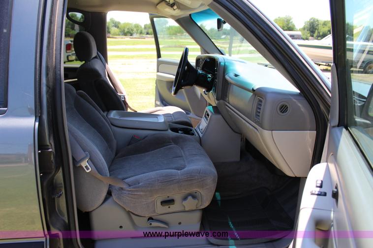 image for item I1634 2001 Chevrolet Tahoe LS SUV