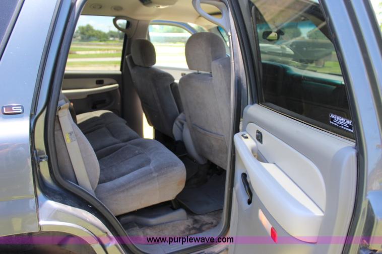 image for item I1634 2001 Chevrolet Tahoe LS SUV