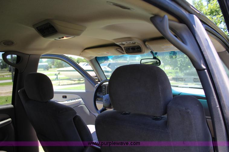 image for item I1634 2001 Chevrolet Tahoe LS SUV