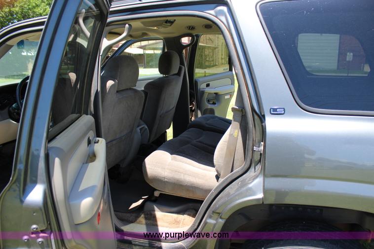 image for item I1634 2001 Chevrolet Tahoe LS SUV