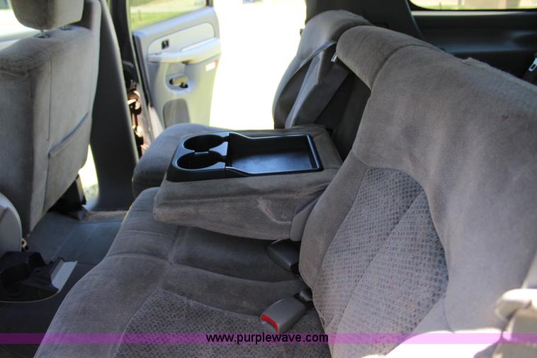 image for item I1634 2001 Chevrolet Tahoe LS SUV