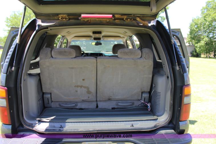 image for item I1634 2001 Chevrolet Tahoe LS SUV