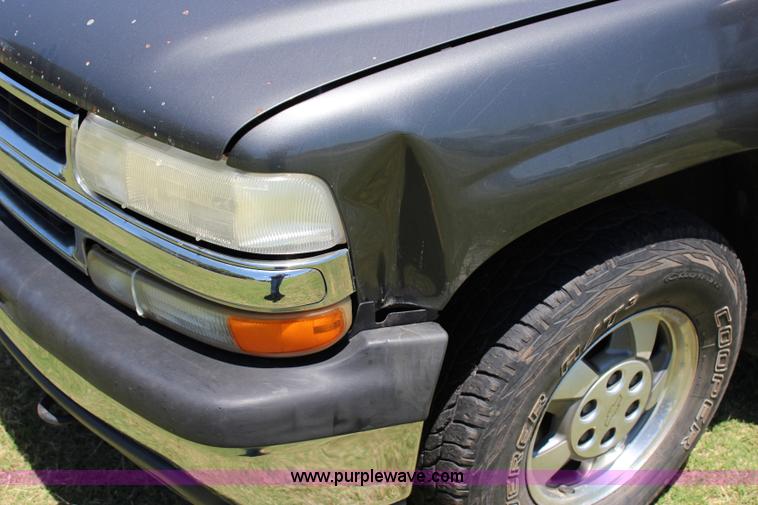 image for item I1634 2001 Chevrolet Tahoe LS SUV