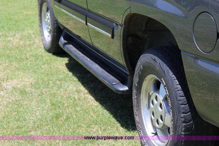 image for item I1634 2001 Chevrolet Tahoe LS SUV