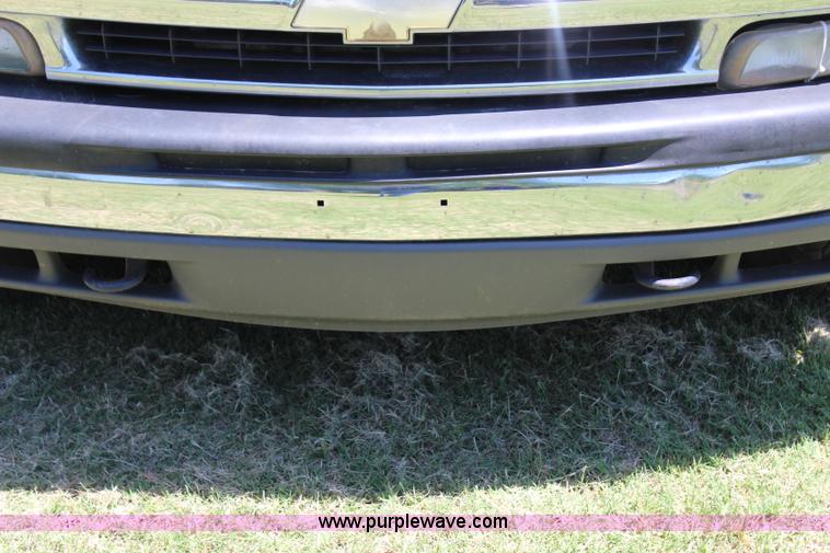 image for item I1634 2001 Chevrolet Tahoe LS SUV