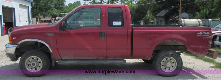 image for item I2098 2001 Ford F250 Super Duty XLT SuperCab pickup truck