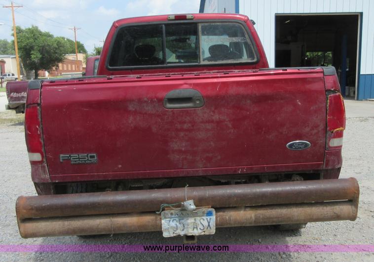 image for item I2098 2001 Ford F250 Super Duty XLT SuperCab pickup truck