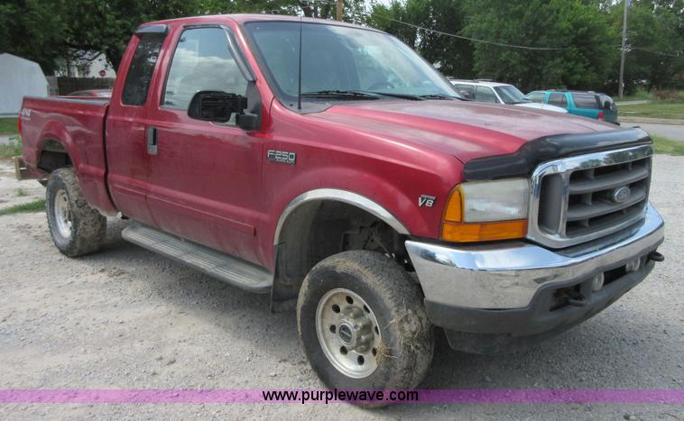 image for item I2098 2001 Ford F250 Super Duty XLT SuperCab pickup truck