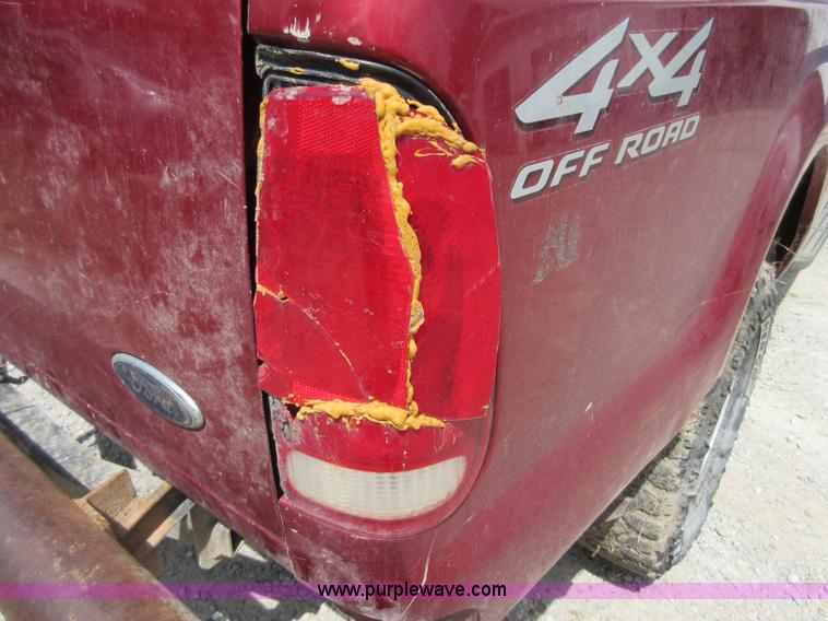 image for item I2098 2001 Ford F250 Super Duty XLT SuperCab pickup truck