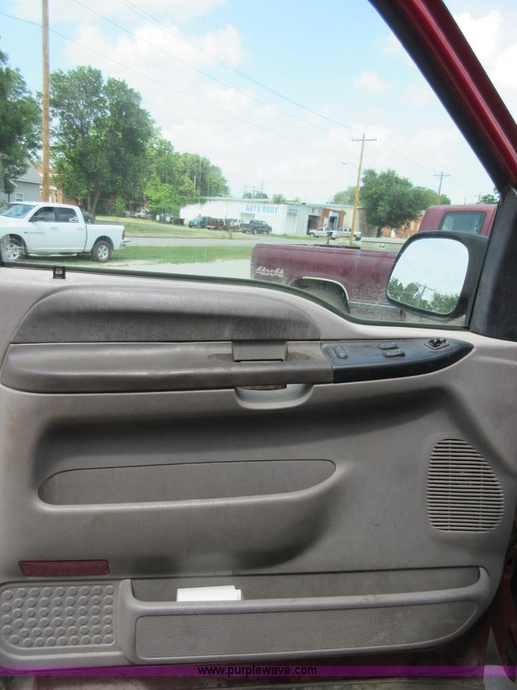 image for item I2098 2001 Ford F250 Super Duty XLT SuperCab pickup truck