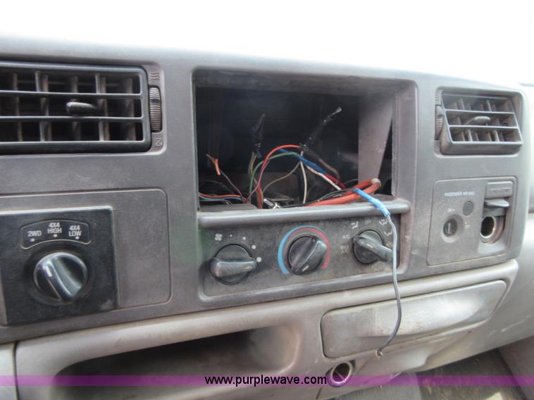 image for item I2098 2001 Ford F250 Super Duty XLT SuperCab pickup truck