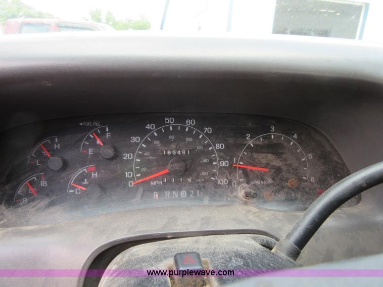 image for item I2098 2001 Ford F250 Super Duty XLT SuperCab pickup truck