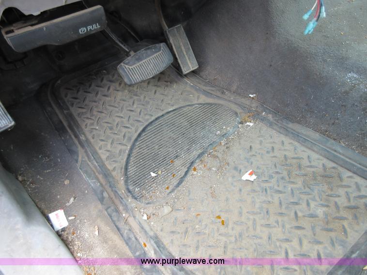 image for item I2098 2001 Ford F250 Super Duty XLT SuperCab pickup truck