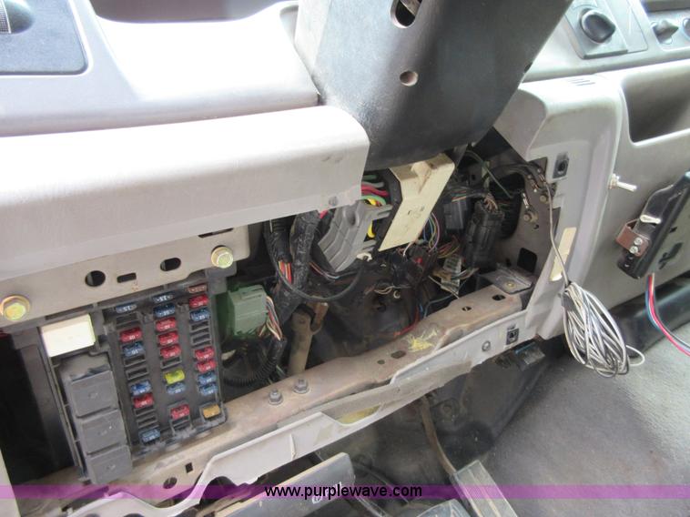 image for item I2098 2001 Ford F250 Super Duty XLT SuperCab pickup truck