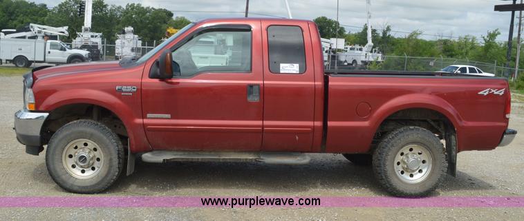 image for item I2821 2003 Ford F250 Super Duty SuperCab pickup truck