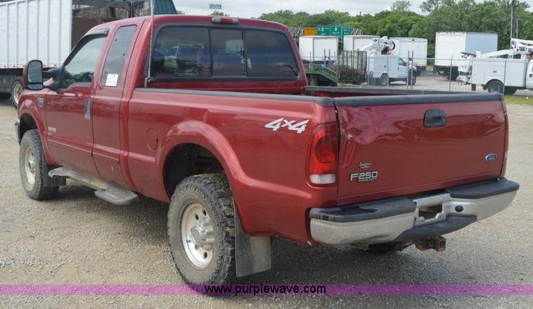 image for item I2821 2003 Ford F250 Super Duty SuperCab pickup truck