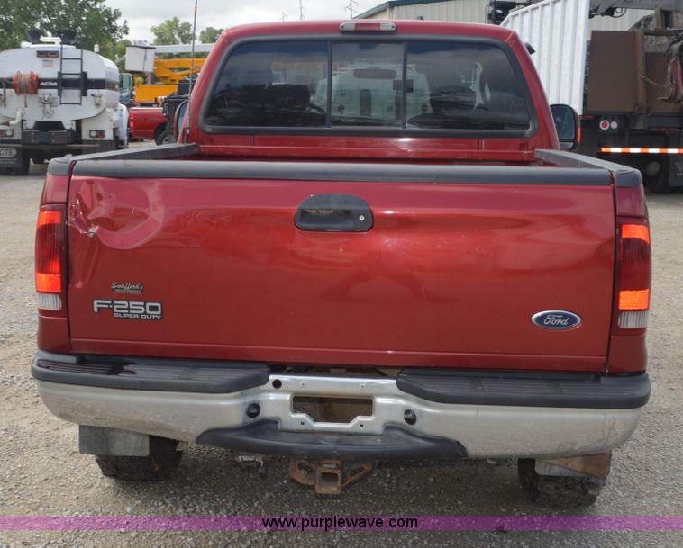 image for item I2821 2003 Ford F250 Super Duty SuperCab pickup truck