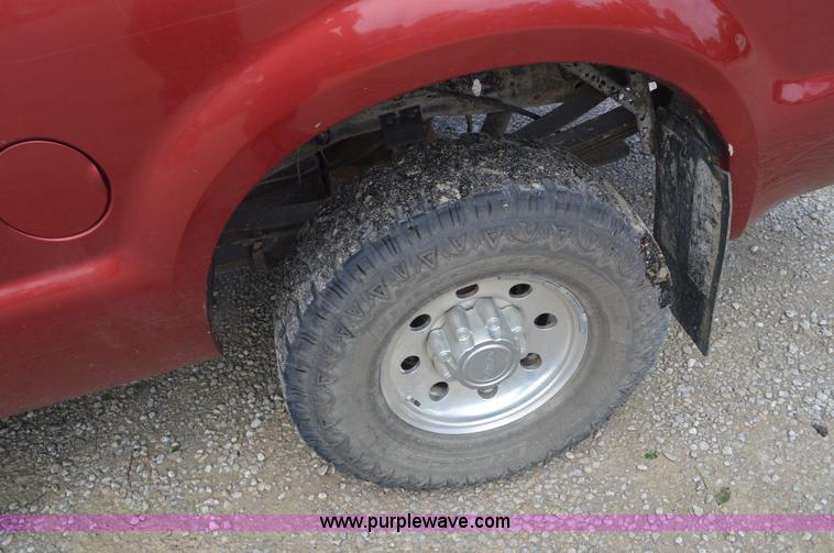 image for item I2821 2003 Ford F250 Super Duty SuperCab pickup truck