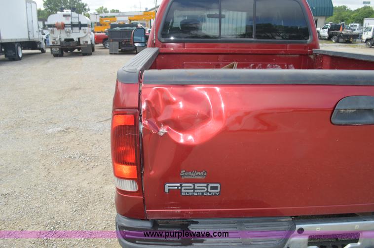image for item I2821 2003 Ford F250 Super Duty SuperCab pickup truck