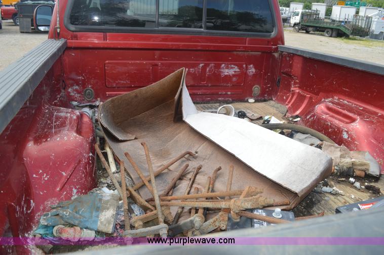 image for item I2821 2003 Ford F250 Super Duty SuperCab pickup truck