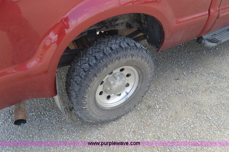 image for item I2821 2003 Ford F250 Super Duty SuperCab pickup truck