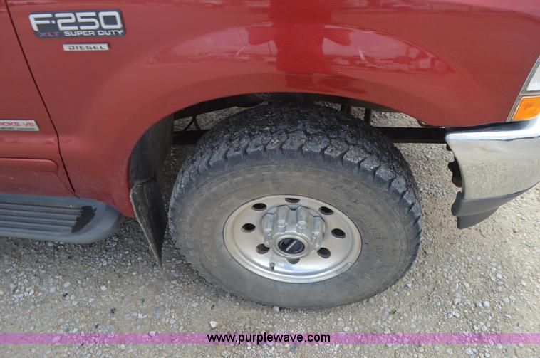 image for item I2821 2003 Ford F250 Super Duty SuperCab pickup truck