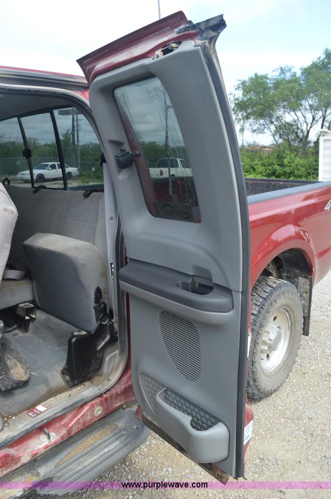 image for item I2821 2003 Ford F250 Super Duty SuperCab pickup truck