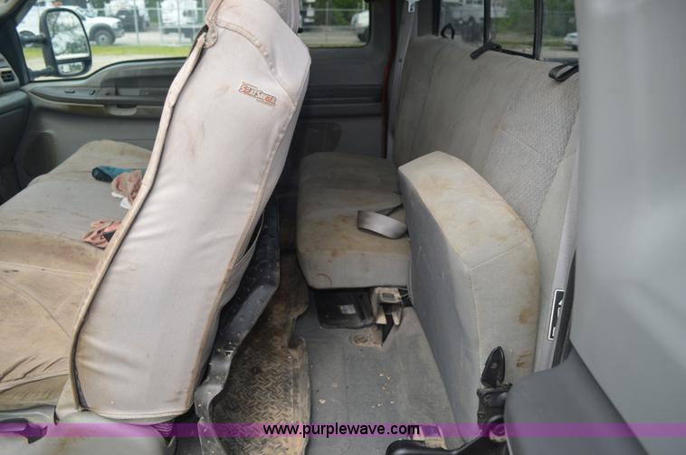 image for item I2821 2003 Ford F250 Super Duty SuperCab pickup truck