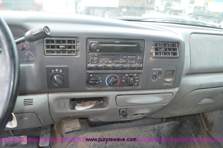 image for item I2821 2003 Ford F250 Super Duty SuperCab pickup truck