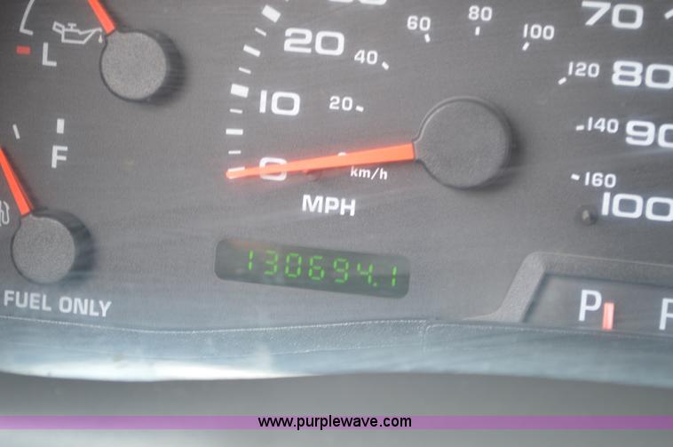 image for item I2821 2003 Ford F250 Super Duty SuperCab pickup truck