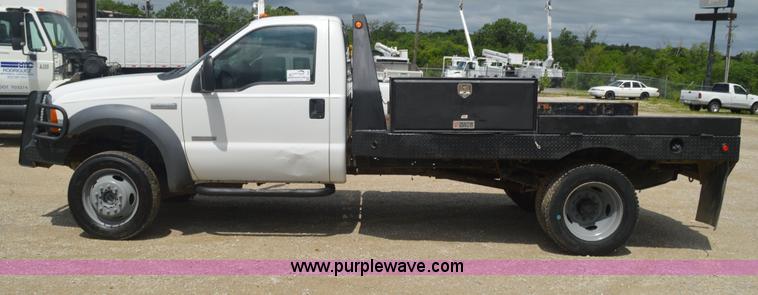image for item I2822 2005 Ford F550 flatbed truck