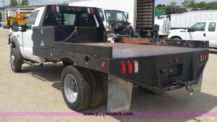 image for item I2822 2005 Ford F550 flatbed truck