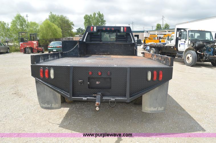image for item I2822 2005 Ford F550 flatbed truck