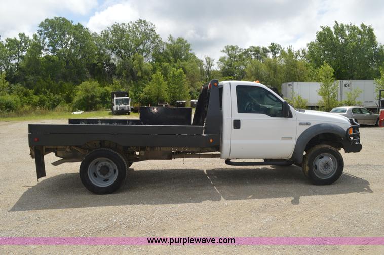 image for item I2822 2005 Ford F550 flatbed truck